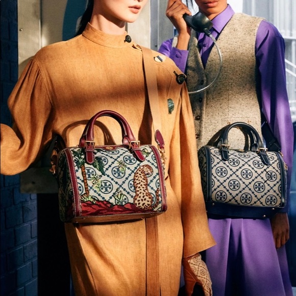 💥🎀Tory Burch T Monogram Embroidery Barrel 💥🎀 - Picture 6 of 13